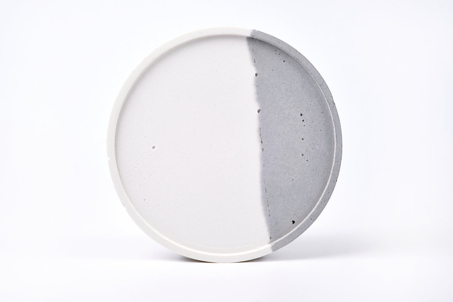 Concrete round tray / accessory holder (large) - "couple"