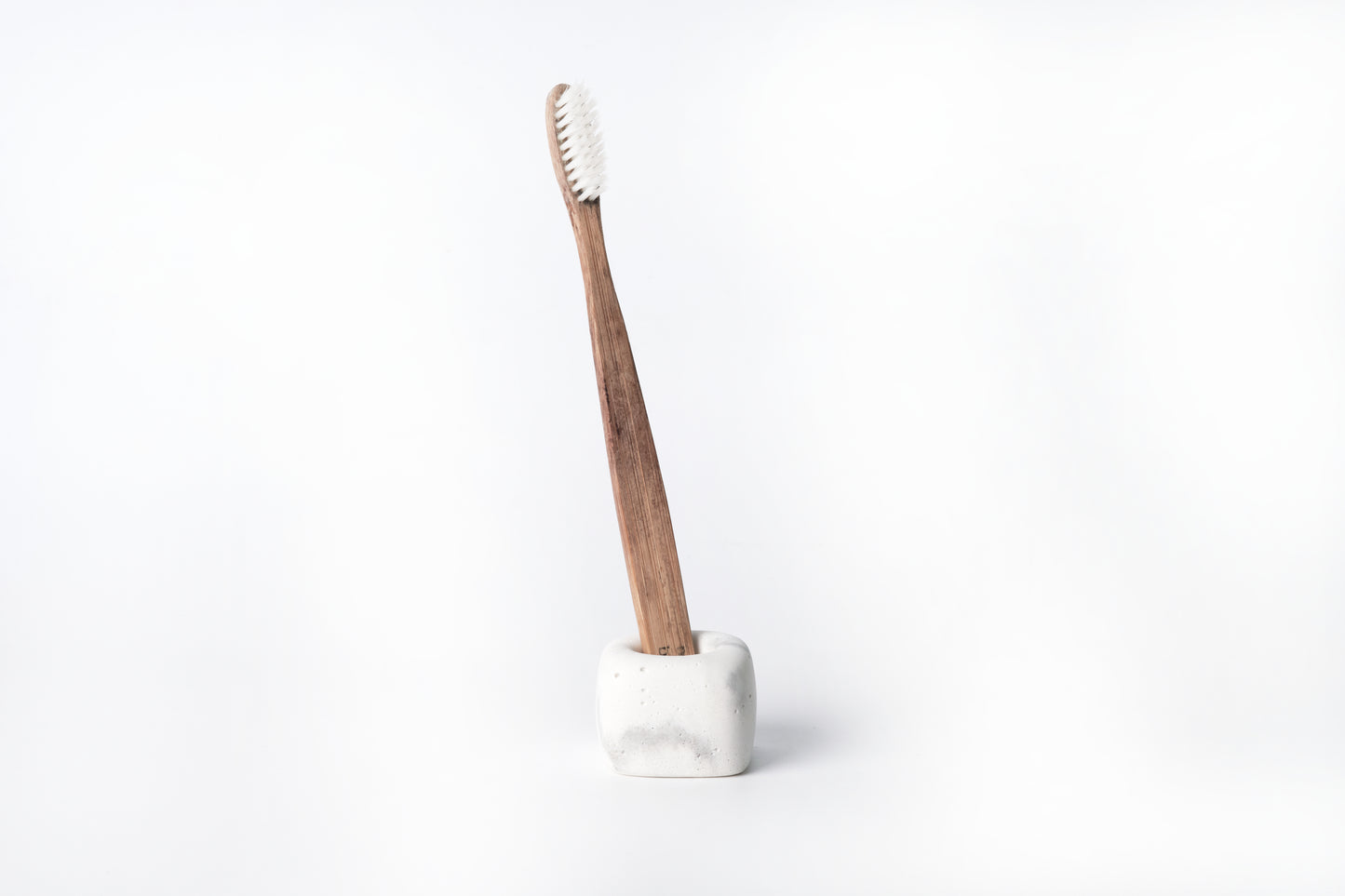 Concrete toothbrush holder - "marble white"