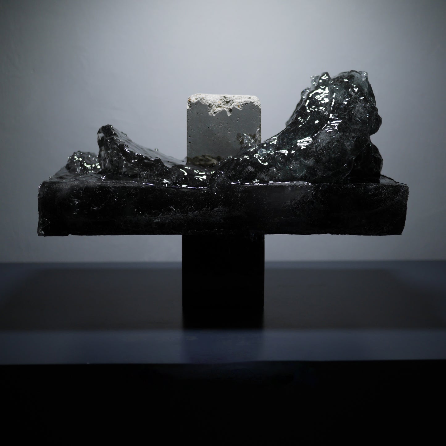 concrete x resin art | floating ocean - swallow, 2023 | W350mm x D200mm x H245mm