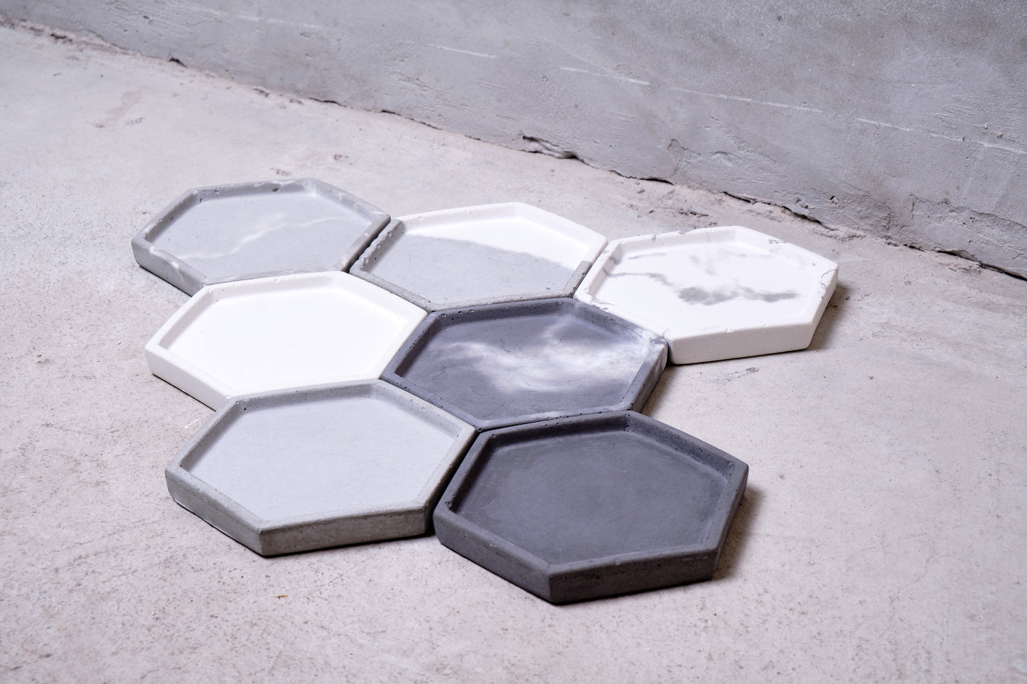 Concrete hexagon tray / accessory holder (small) - "couple"