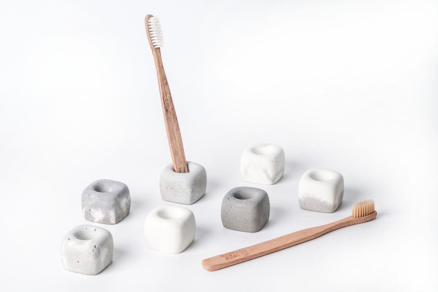 Concrete toothbrush holder - "marble grey"
