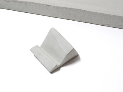 Concrete mobile phone viewing stand (Geometric design)