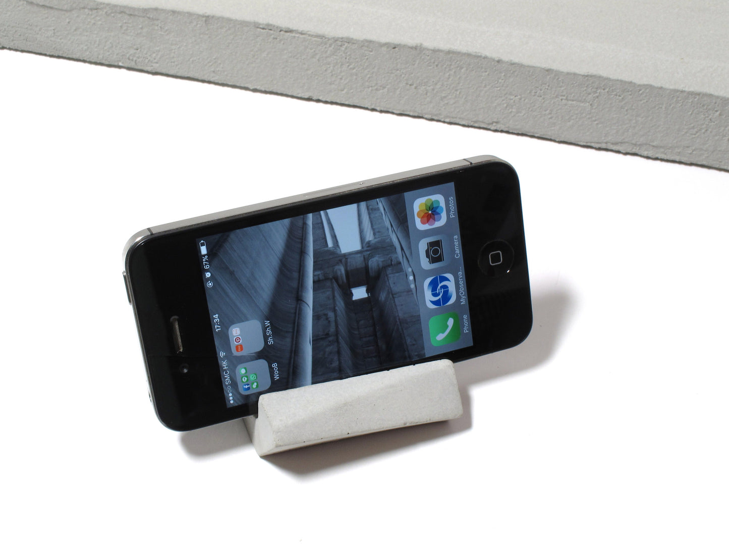 Concrete mobile phone viewing stand (Geometric design)