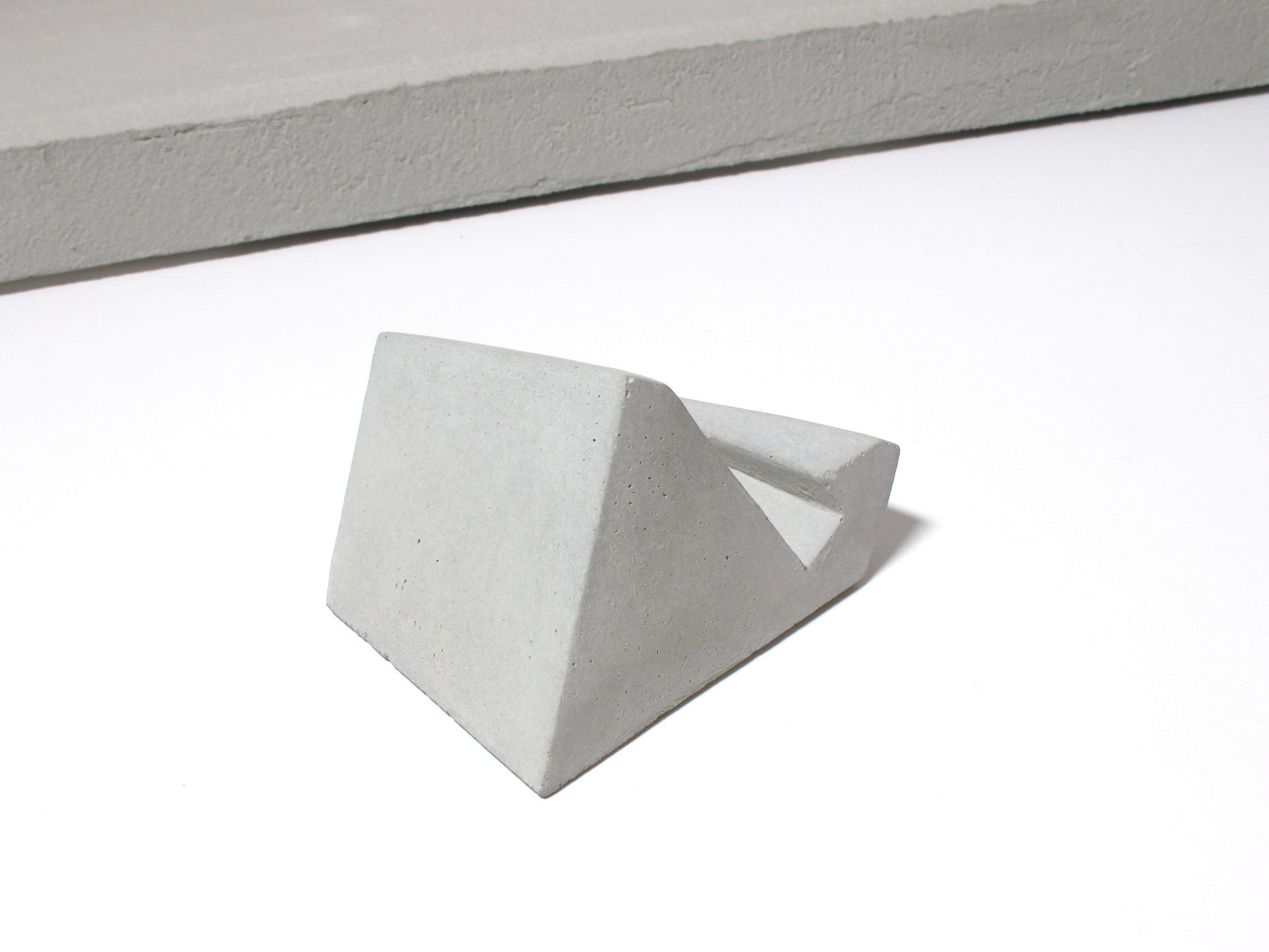 Concrete desktop business card holder (Vertical business cards)