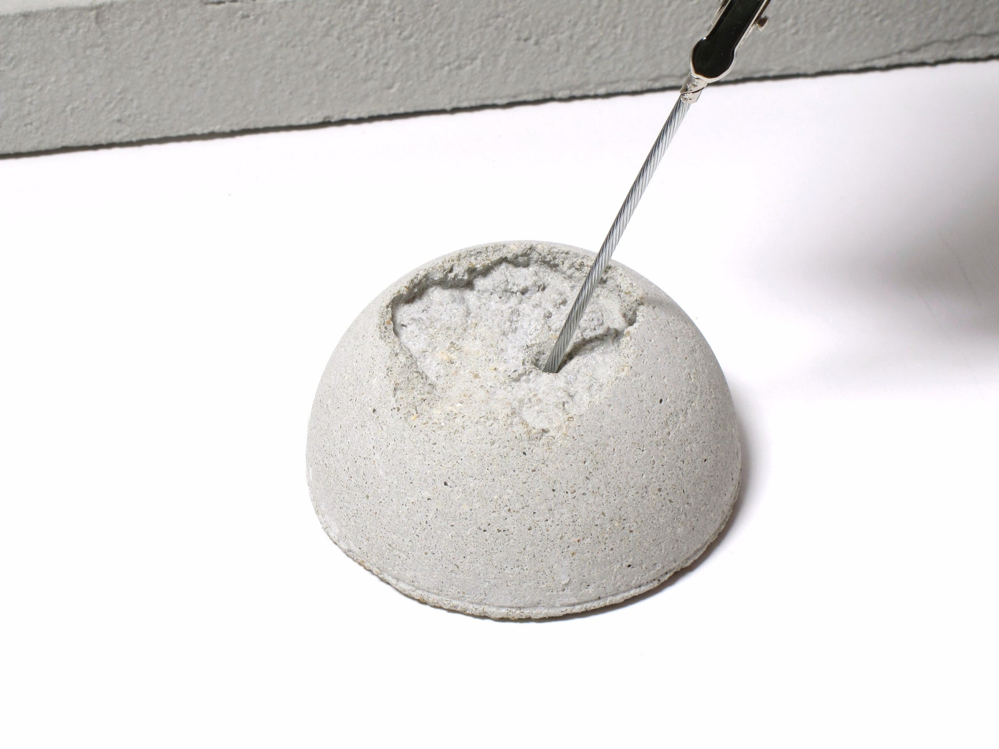 Moon surface photo stand / memo stand (Meteorite with metal clip)