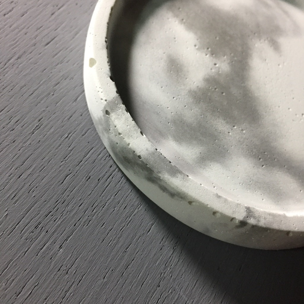 Concrete round tray / accessory holder (small) - "marble white"