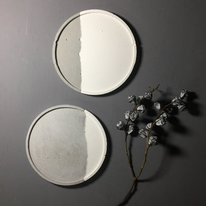 Concrete round tray / accessory holder (large) - "couple"