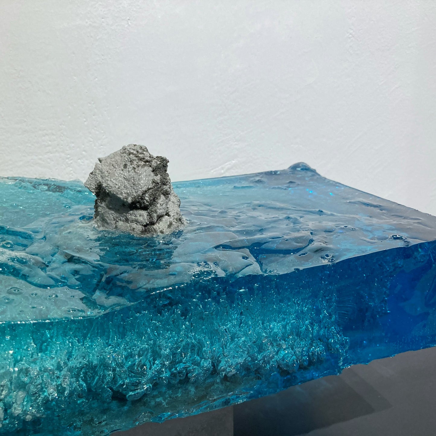 concrete x resin art | floating ocean - bubbles attack, 2021 | W350mm x D200mm x H210mm