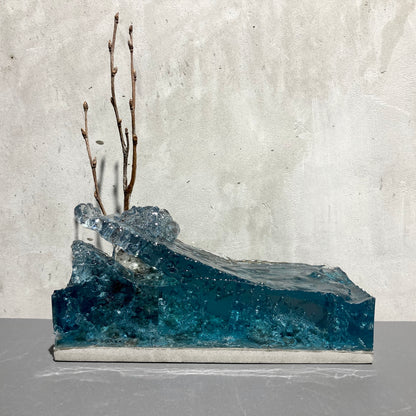 concrete x resin art | standing strong, 2020 | W205mm x D90mm x H245mm