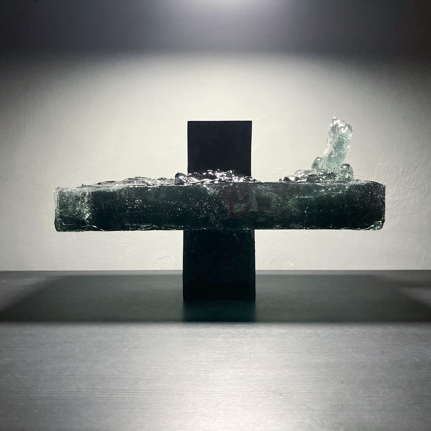 concrete x resin art | floating ocean - lonely deathtrap, 2021 | W350mm x D200mm x H225mm