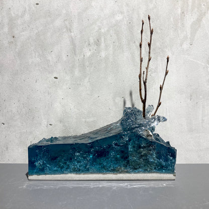 concrete x resin art | standing strong, 2020 | W205mm x D90mm x H245mm