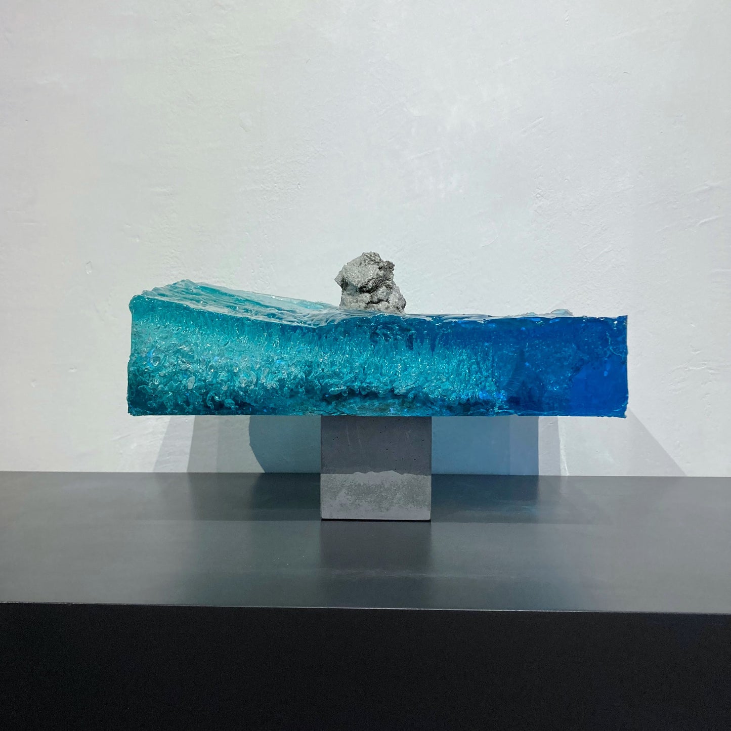 concrete x resin art | floating ocean - bubbles attack, 2021 | W350mm x D200mm x H210mm