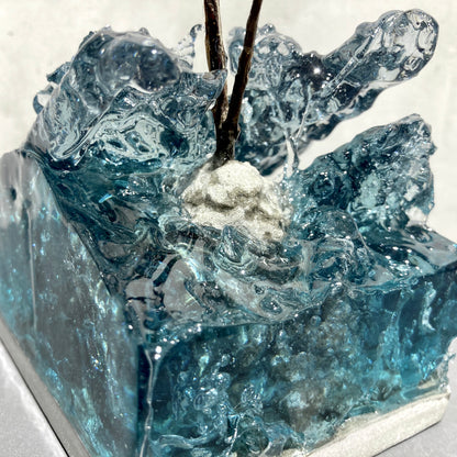 concrete x resin art | standing strong, 2020 | W205mm x D90mm x H245mm