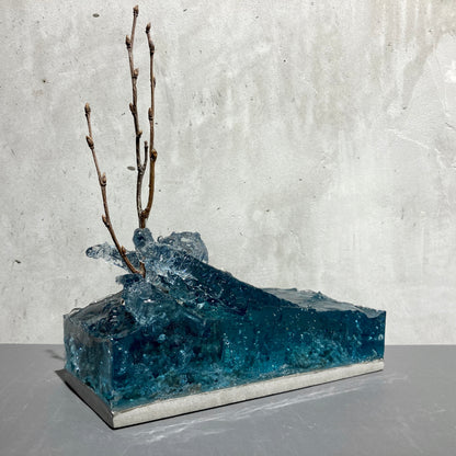 concrete x resin art | standing strong, 2020 | W205mm x D90mm x H245mm